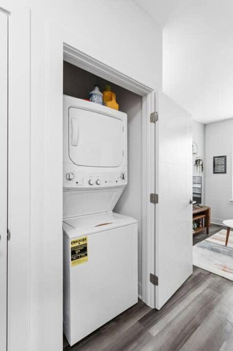 Mid-Century Modern Studio Cozysuites Downtown Indianapolis Buitenkant foto